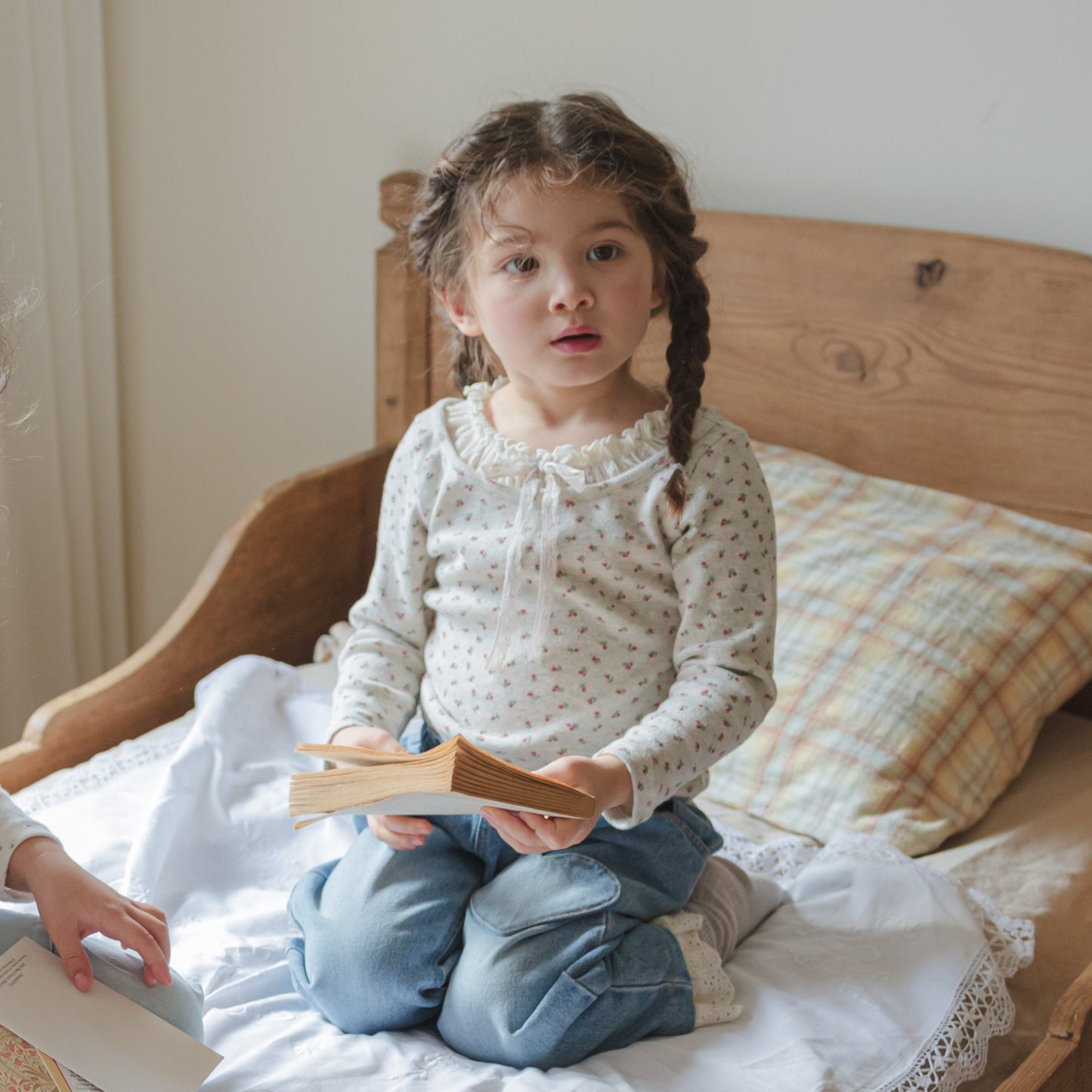 FLOWER FRILL RIBBON TSHIRT - OATMEAL