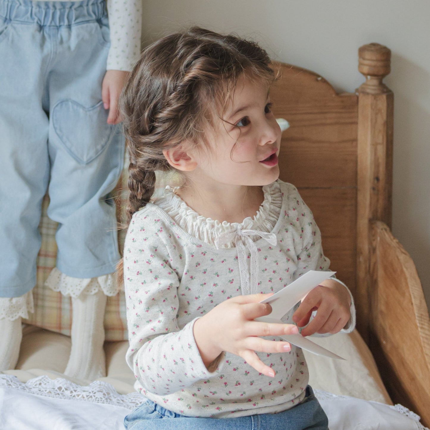 FLOWER FRILL RIBBON TSHIRT - OATMEAL