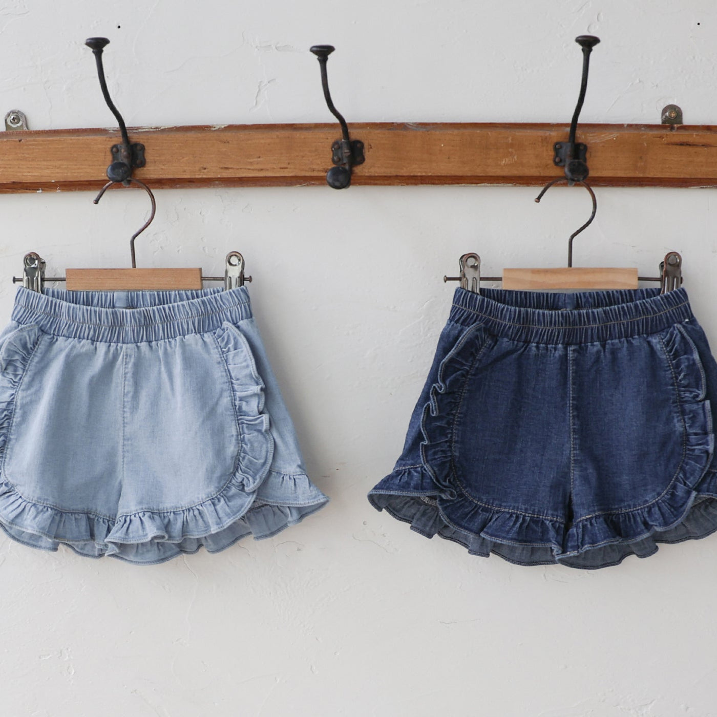 Elastic Waist Ruffle Denim Shorts (2 colors)