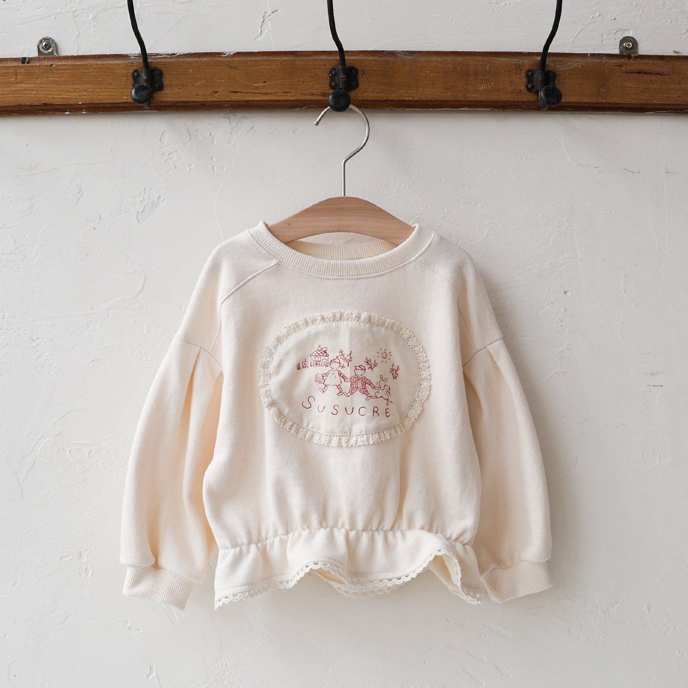 LACE PATCH SWEATSHIRT - CREAM
