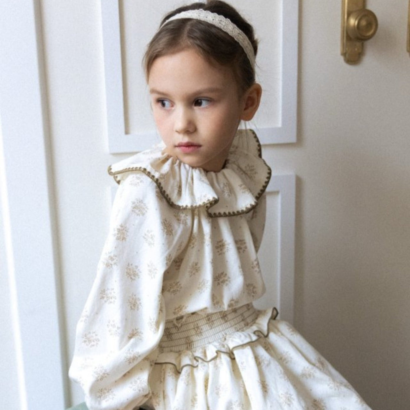 Floral Ruffle Collar Kids Set - BEIGE