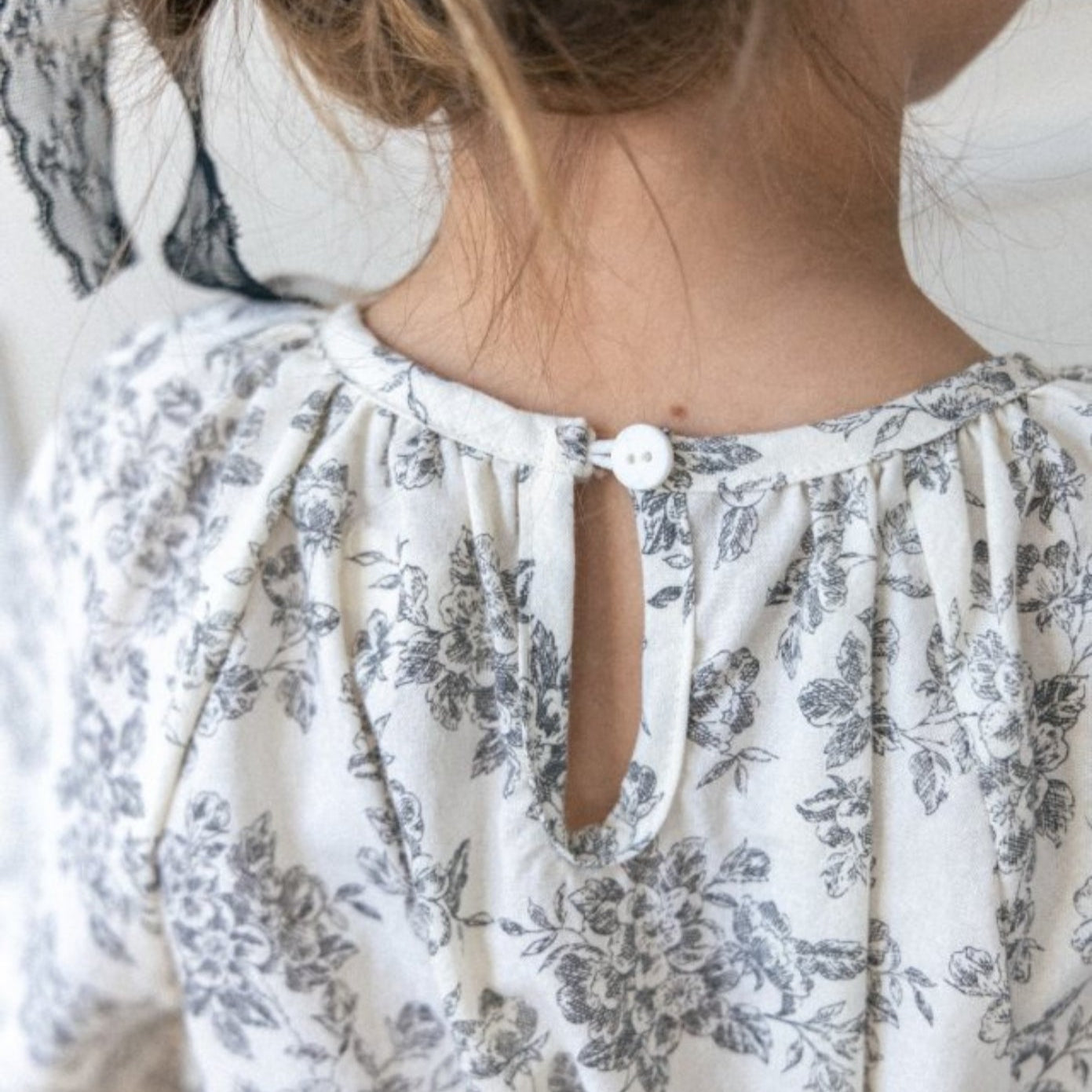 Floral Lace Puff Blouse - BLACK